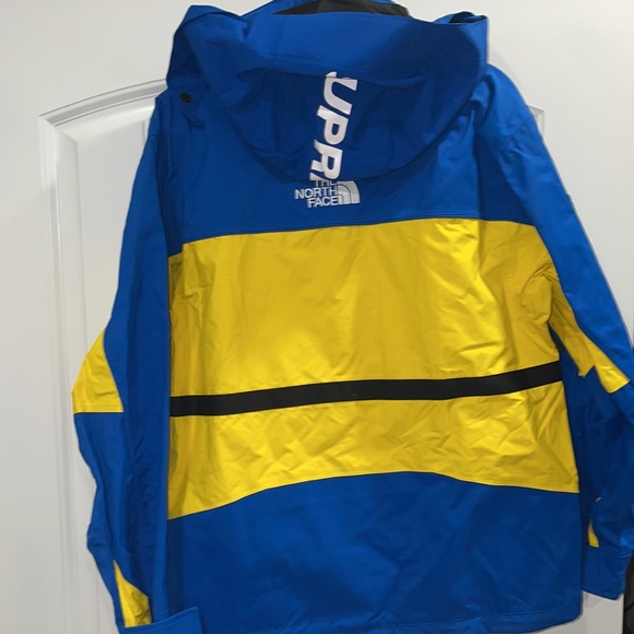 ❗️SUPREME x NORTHFACE NWT❗️ - Picture 7 of 8